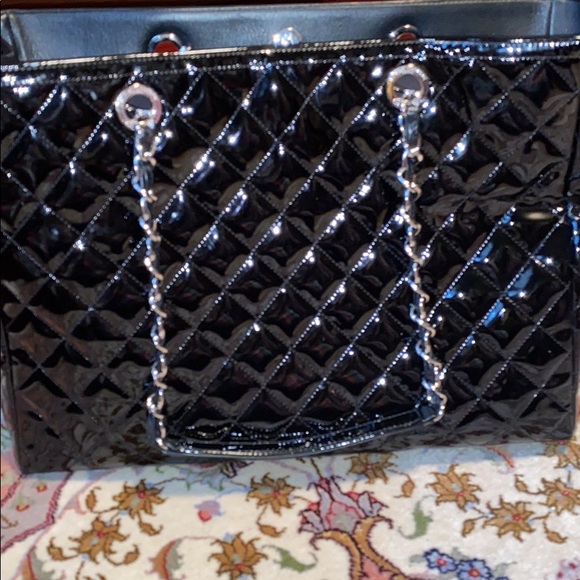 Authentic Chanel bag - Picture 4 of 9